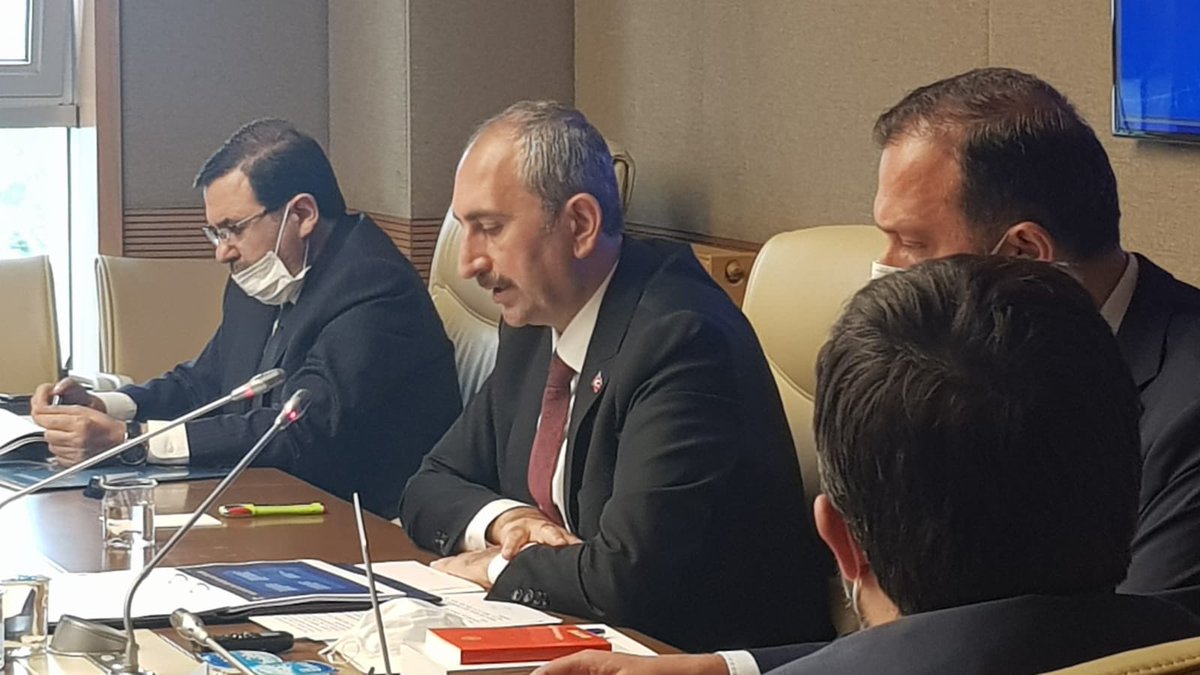 TubaAtl8's tweet photo. Dijital Mecralar Komisyonumuzun bu haftaki toplantısında Adalet Bakanımız Sayın @abdulhamitgul ‘ün sunumlarını dinledik . 
Sayın Bakanımza komisyonumuzu bilgilendirmeleri için teşekkür ederim . https://t.co/gkgjPUk33T
