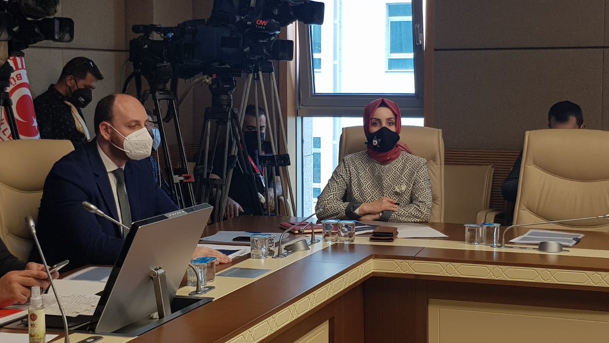 TubaAtl8's tweet photo. Dijital Mecralar Komisyonumuzun bu haftaki toplantısında Adalet Bakanımız Sayın @abdulhamitgul ‘ün sunumlarını dinledik . 
Sayın Bakanımza komisyonumuzu bilgilendirmeleri için teşekkür ederim . https://t.co/gkgjPUk33T