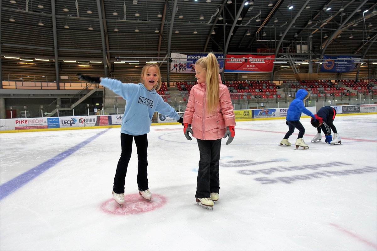 kunstrijdenddd's tweet photo. Snelcursus schaatsen in de zomervakantie https://t.co/w9wnLltDhR https://t.co/nLE9VT4Grd