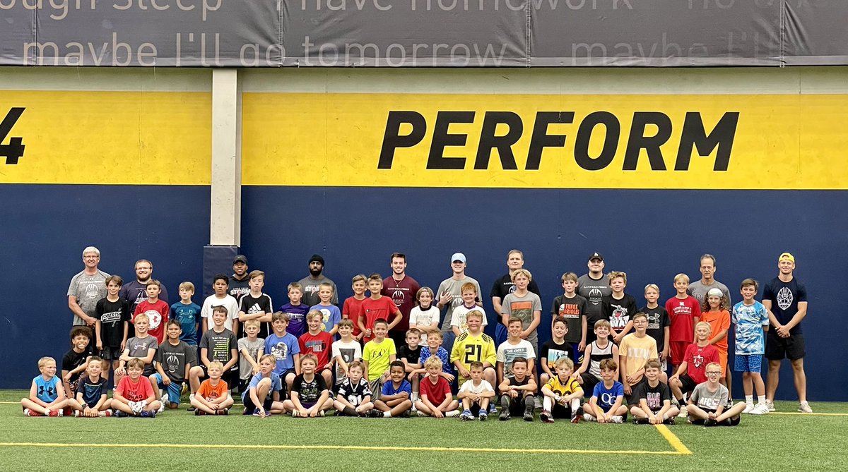 riggsfootball's tweet photo. Fantastic group of athletes for our Running Back Clinic this week! Great to see so many young athletes working to improve. Next up, Tackling Clinic! #joinus #premierevent #thinkfootball https://t.co/uvziWUkGRa