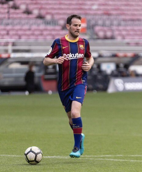 🚨Ya es oficial
Quim Domènech deja el chiringuito y ficha por el Barça como agente libre.
Tendrá un rol secundario en copa del rey y cobrará a razón de objetivos.
¿Ilusiona?