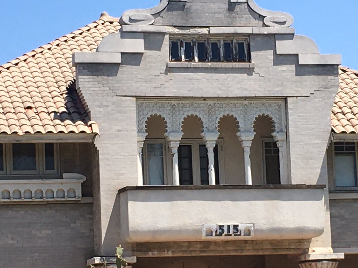 brettwatermantv's tweet photo. Driving through Fullerton this week I stumbled across this beauty!  The property is obviously in need of some attention and care, and I would love to restore it.  The detail and ornamentation is what makes Mission Revival architecture so special. https://t.co/CVbYSxcBF1