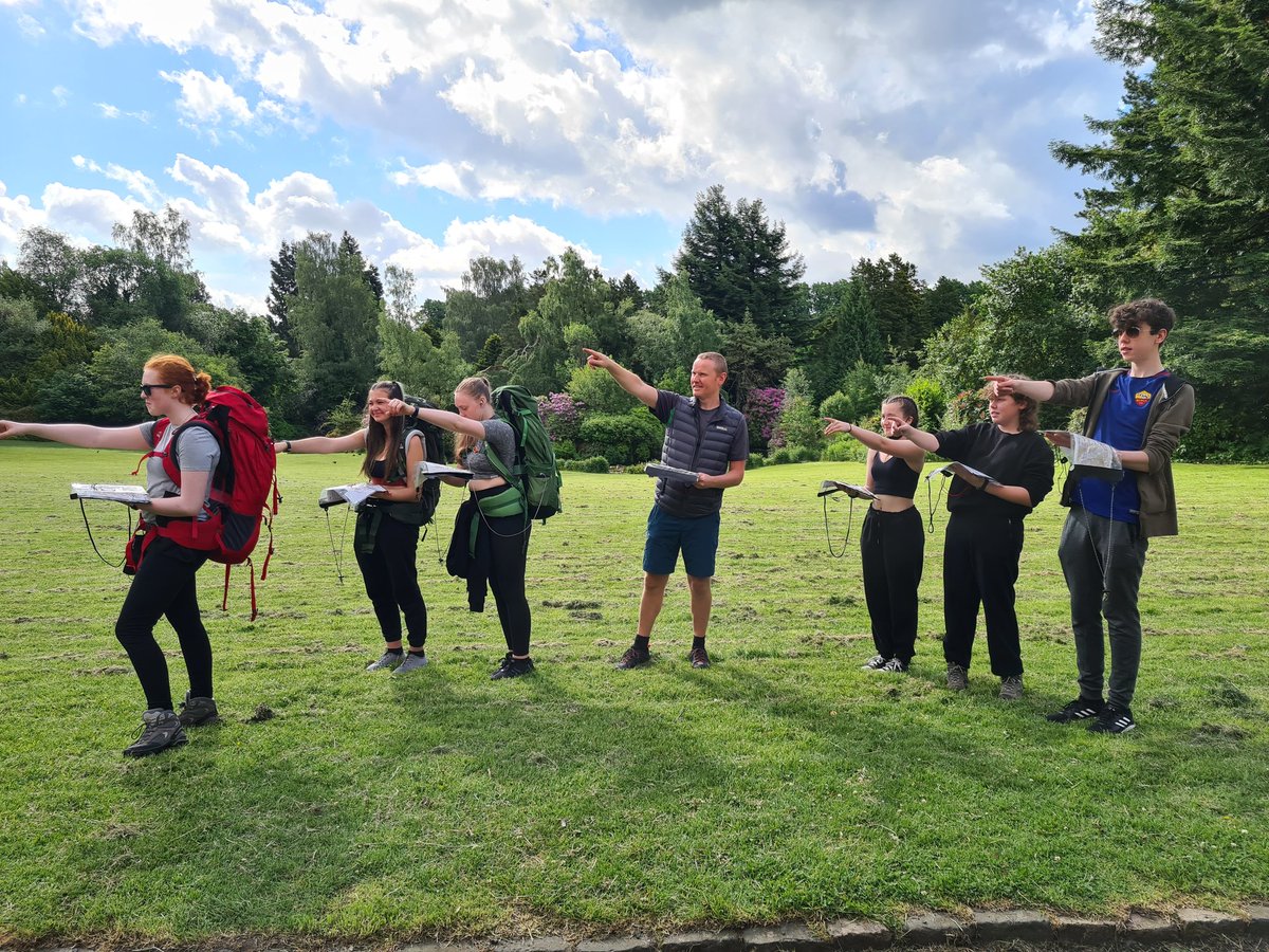 MissEdgarTech's tweet image. #dofewithadifference 

Finally!! @RosshallDofE S3 (now finishing S4) on their urban expedition. What a day! They are directing to McDonald's not North 🤣