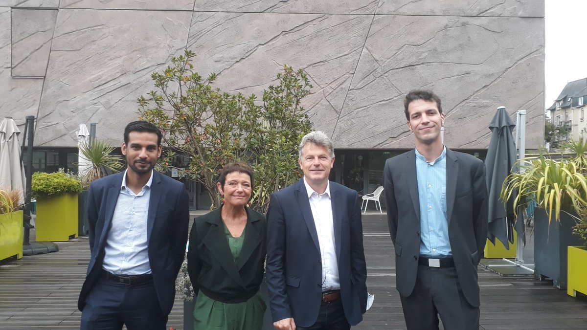 VHaloua's tweet photo. Aujourd'hui nous étions à la rencontre de @Fabien_Roussel et @JeanLucChenut au café des Champs Libres avec @CDebroise @VHaloua et @ynadesan.

@esolidaires35 #departementales2021 #IlleetVilaine #EnergiesSolidaires2021 #EnergiesSolidaires35 #Rennes #CantonRennes2 https://t.co/asxhvZSdQN