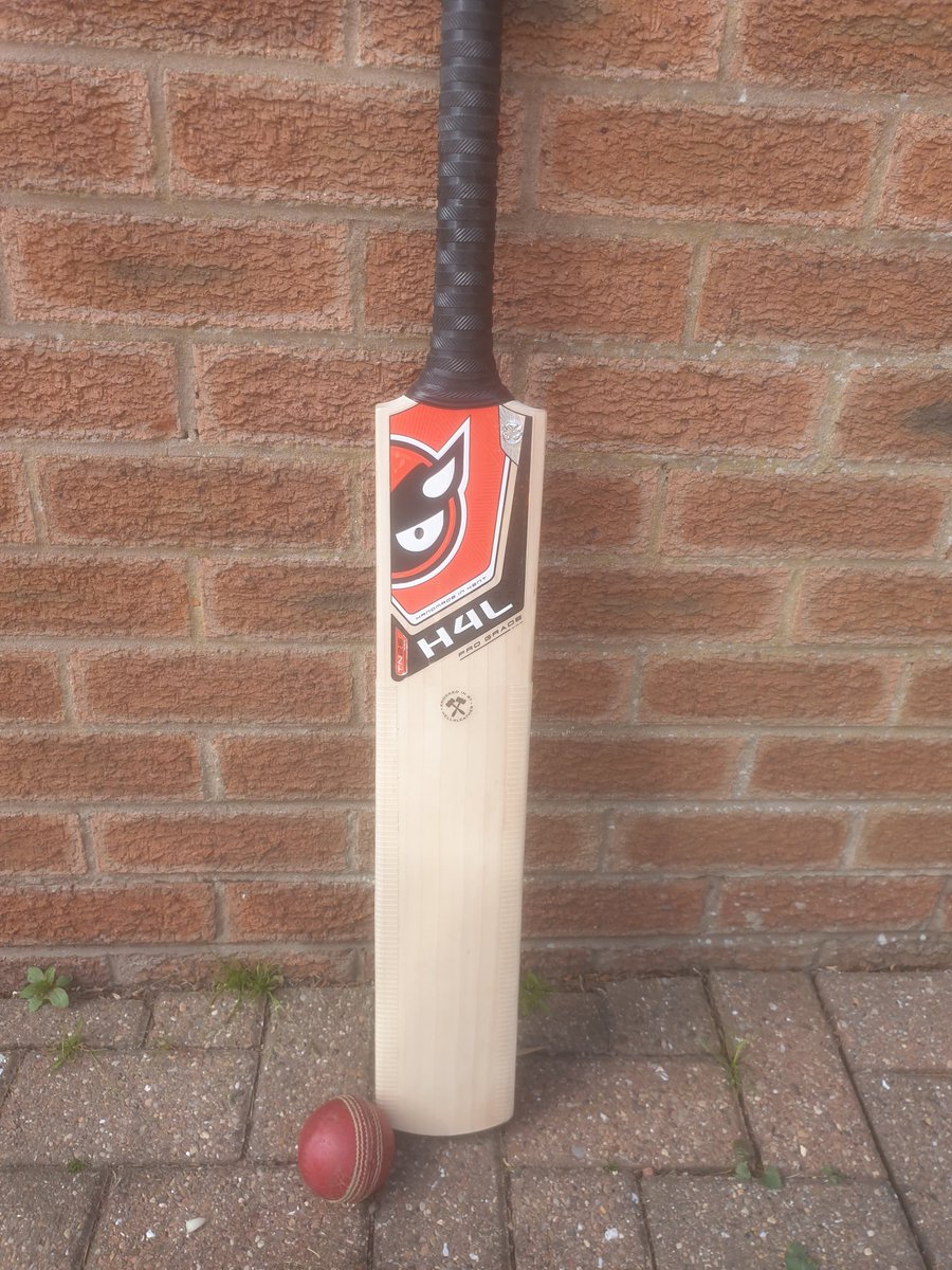 bigpolenickyp's tweet photo. Thanks to matt and the @H4Lcricket team for this beauty🤩🤩🤩 #newbatday #h4lruns #6machine https://t.co/ZbCreRSlwo