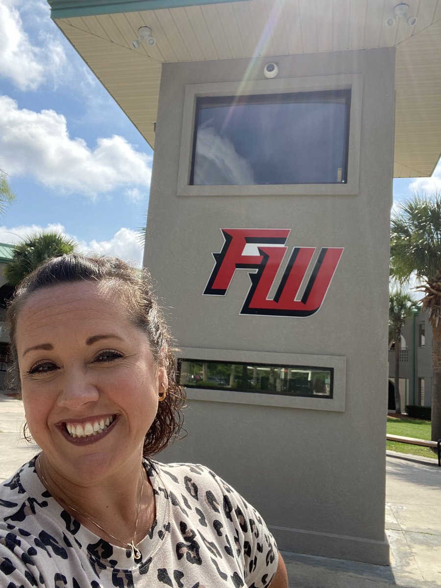 Local landmark! Do you ever feel like you’re being watched?! 👀😳 #ruralconnectpl