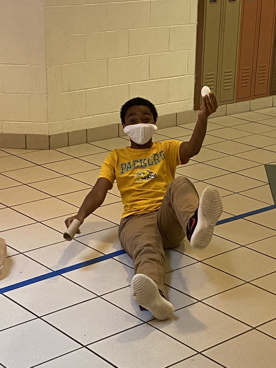 TheLarkspurMS's tweet photo. Last full day @LarkspurMSPride and our GR6 π¦s are hard at work using science concepts while trying to save their eggs π£! #SaveTheEgg #EggDropComp @lkms_activities @vbschools @vbcpsdtal https://t.co/x7Jl7S7DyV