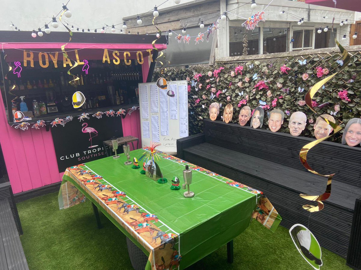 Rowenarose93's tweet photo. P1: Royal Ascot in Southsea! @itvracing https://t.co/ozq3Bfbtvx