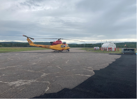 JRCCTrentCCCOS's tweet photo. Un Hercules de l’#Esc424 et un Griffon de l’#Esc439 furent assignés la recherche d’un aéronef rapporté en détresse par sa balise ELT/406 à plus de 300 km nord de Montréal. L’équipe de R&S a rapidement localisé l’appareil écrasé. Le pilote et son passager étaient sains et saufs. https://t.co/r9hidwaifw