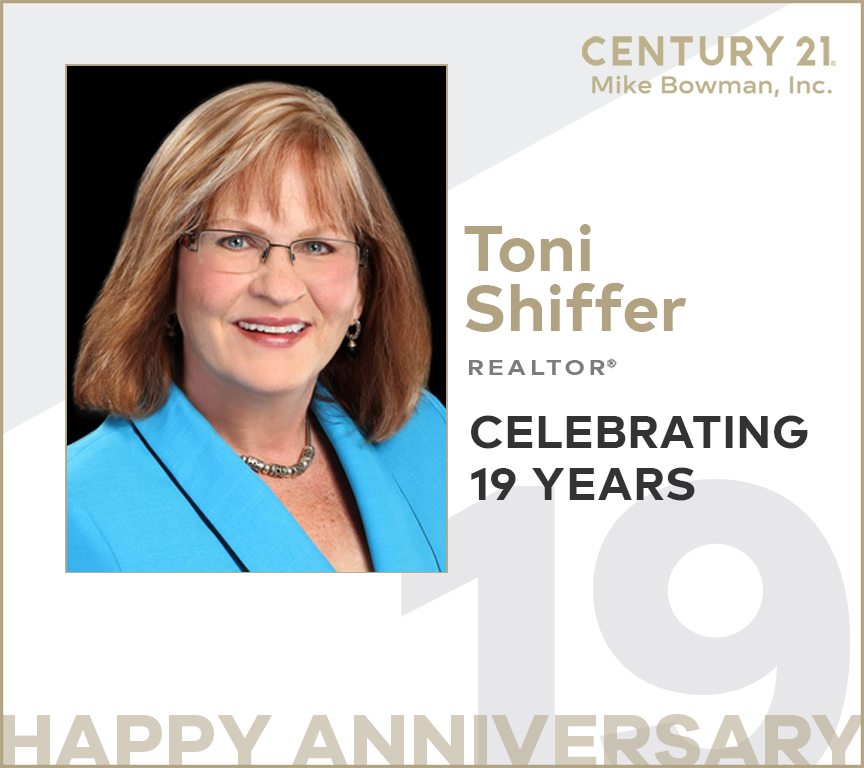 c21bowman's tweet photo. Congratulations to Toni Shiffer, who celebrates her 19th year with us. Her hard work and enthusiasm are just some factors that contribute to her numerous awards in real estate! #relentless #topagent
To contact Toni, visit https://t.co/ebzLoWIWpE
#1 CENTURY 21 Office in Texas https://t.co/cWl0moMQ1I