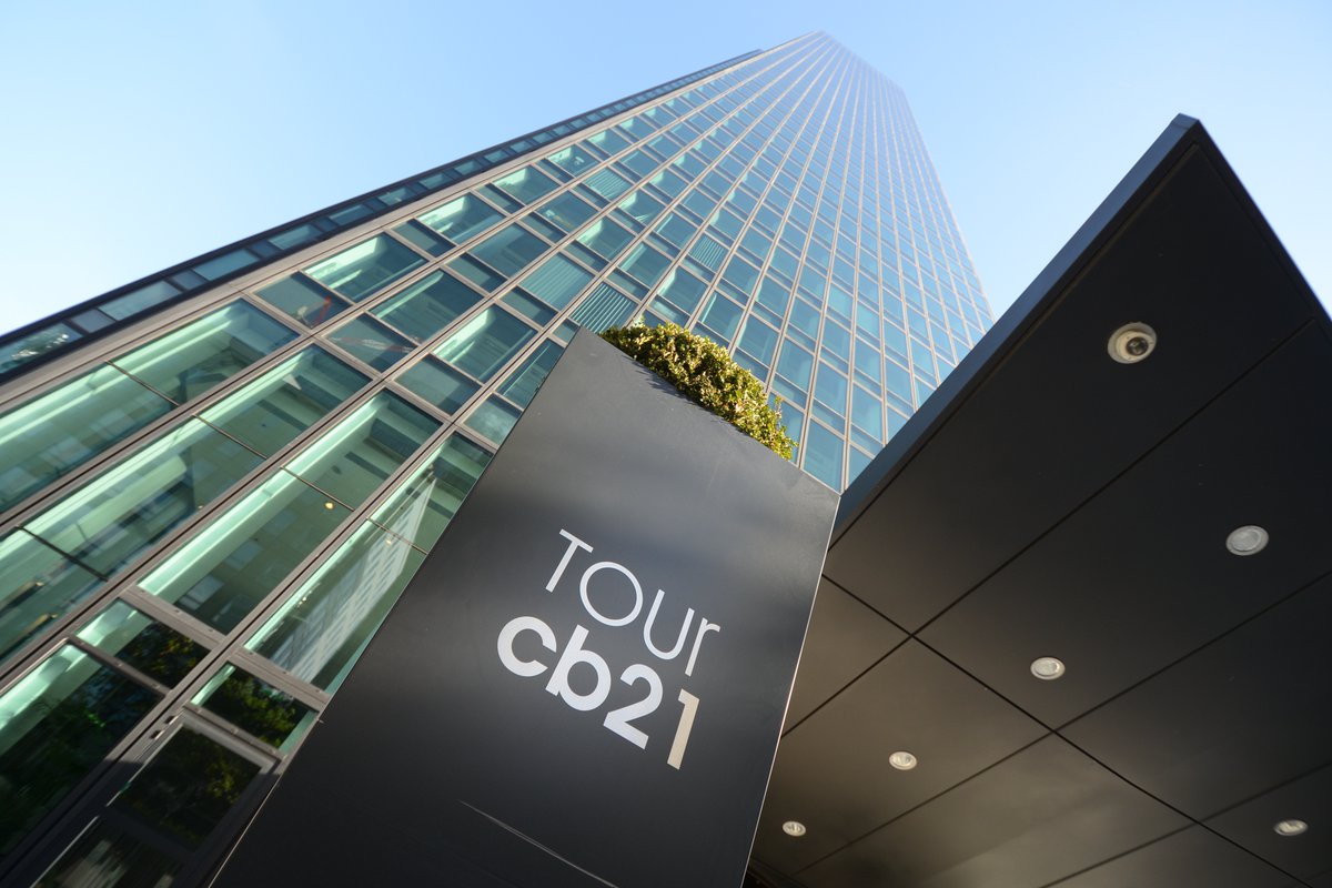 styliqueParis's tweet photo. [Zoom sur une de nos réalisations en cours]

Les équipes @styliqueParis s’activent au cœur de #LaDéfense pour la réhabilitation d’une partie des locaux de la Tour CB21 détenue par @covivio_ . 

Pour Plus de contenu, n'hésitez pas à visiter notre page LinkedIn STYLIQUE ! #design https://t.co/FXiBedu5SJ