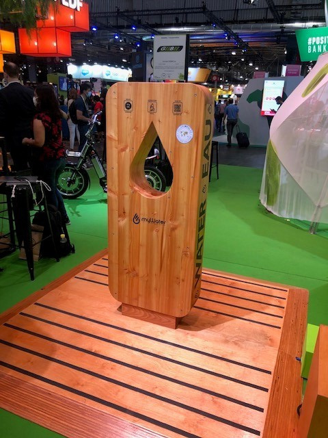 iledefrance's tweet photo. 🔶 #VivaTechIDF 🔶
📸 Découvrez, en images, les dernières innovations du pôle « Développement Durable » présent à @VivaTech
📸1 : Vélo d’intérieur pour la transition écologique
📸2 : Fontaine d’eau écologique
📸3 : Vélo électrique avec IA
📸4 : Solution d’e-santé https://t.co/yvhZ8lp1wY
