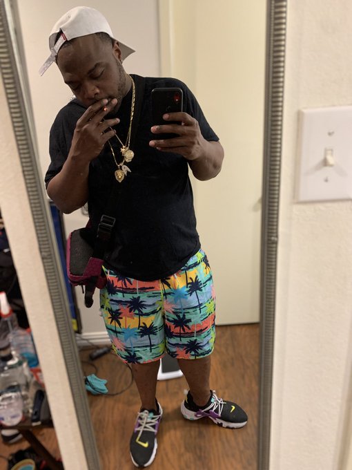 I got them looking at me funny they don&rsquo;t want smoke I&rsquo;m not a joke https://t.co/VybHUueU0T