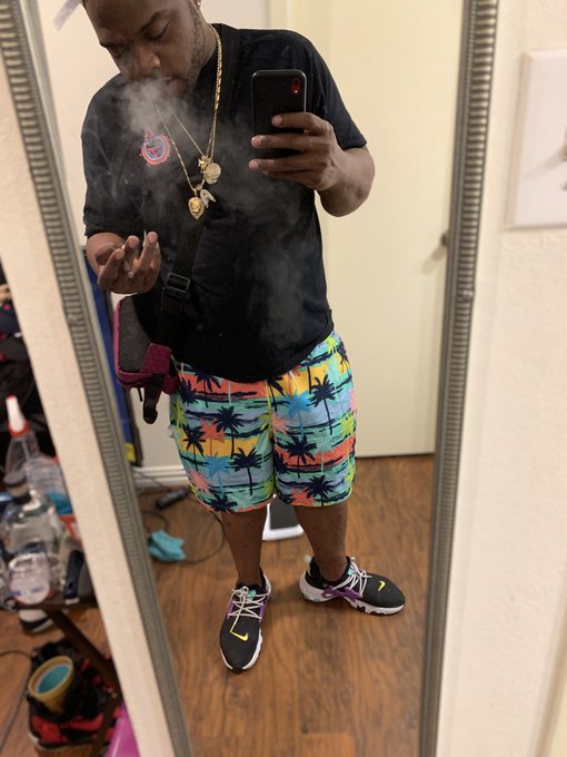 I got them looking at me funny they don&rsquo;t want smoke I&rsquo;m not a joke https://t.co/VybHUueU0T