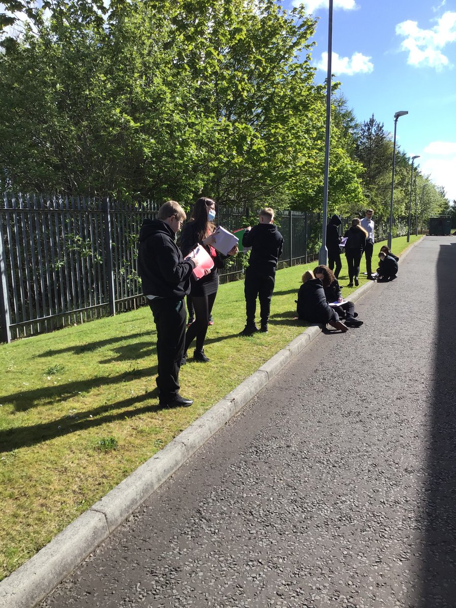 castlemilk_high's tweet photo. Outdoor Science Learning 🌞 #biodiversity #summerscience #CHSScience https://t.co/AO2SIdC6sy