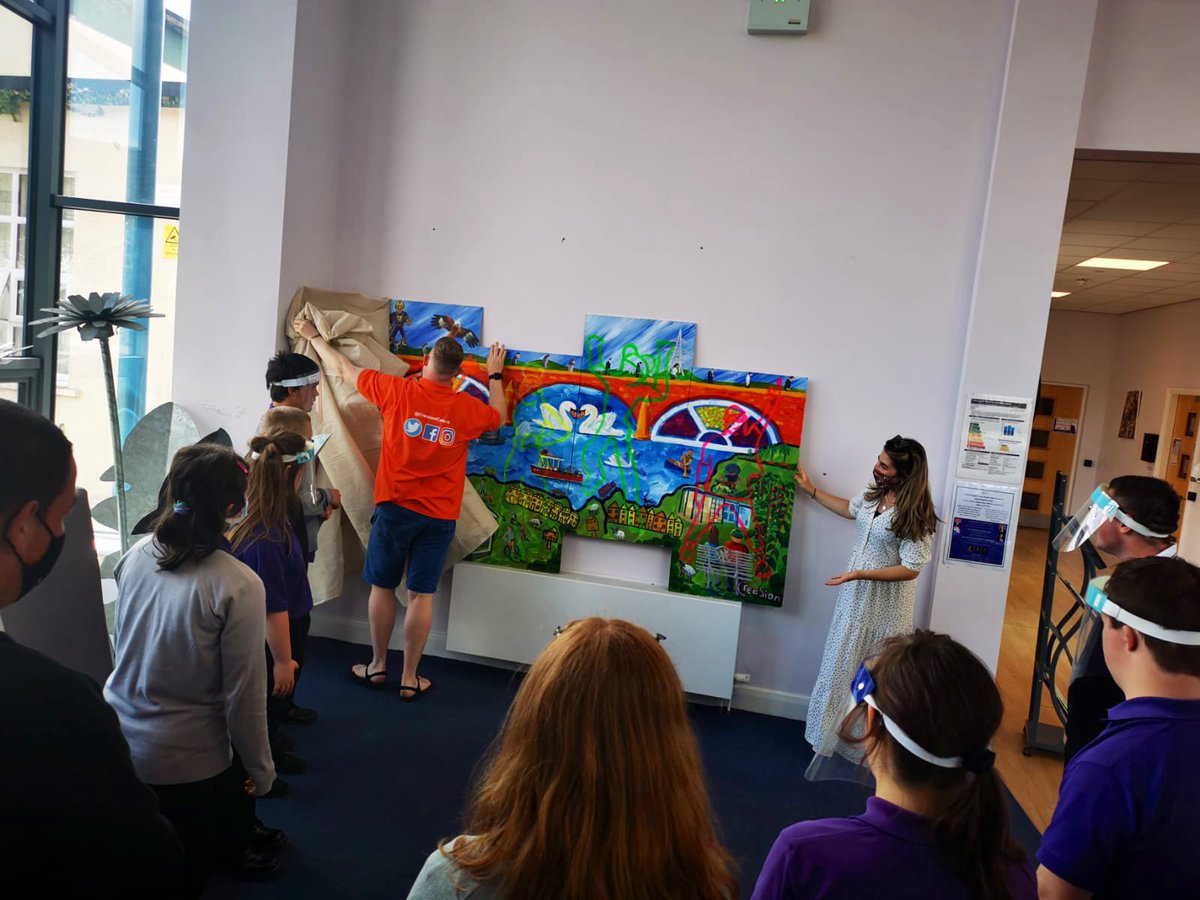 Diolch <a href="/YsgolBroPedr/">Ysgol Bro Pedr</a> am y croeso cynnes heddiw❤️ wedi mwynhau gweithio ar y prosiect bach yma yng nghwmni <a href="/sionmun/">Siôn Tomos Owen</a>. Creu murlun drwy fodd creadigol gyda’r Adran Sgiliau Bywyd🥰 Gyda chefnogaeth @wpduk ac @AandBCymru ❤️ @TheatrGenCymru <a href="/elinmmannion/">Elin Mannion</a>