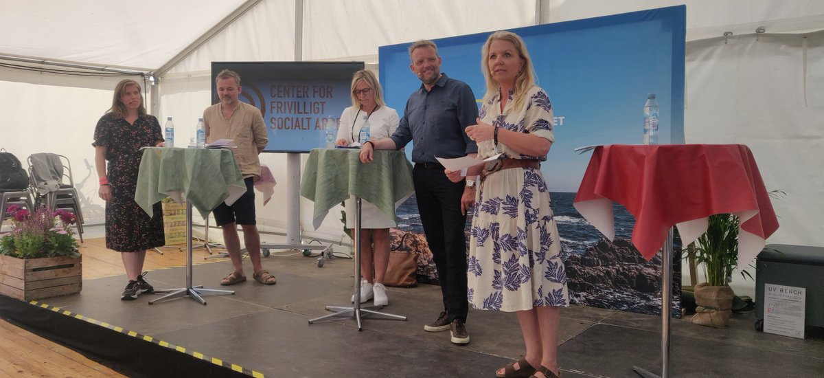 Hvem har magten i civilsamfundet?
Og hvad betyder det, om man har hul igennem til politikerne, når en pandemi raser?

Det diskuterer @VibeKlarup <a href="/BachDif/">Thomas Bach</a> <a href="/CasperBoDanoe/">Casper Bo Danø</a> og <a href="/SarahSteinitz/">Sarah Steinitz</a> med <a href="/sfrovin/">Suzette Frovin</a> nu i Allinge på scene C6!

#dkcivil
#fmdk
#frivillighed