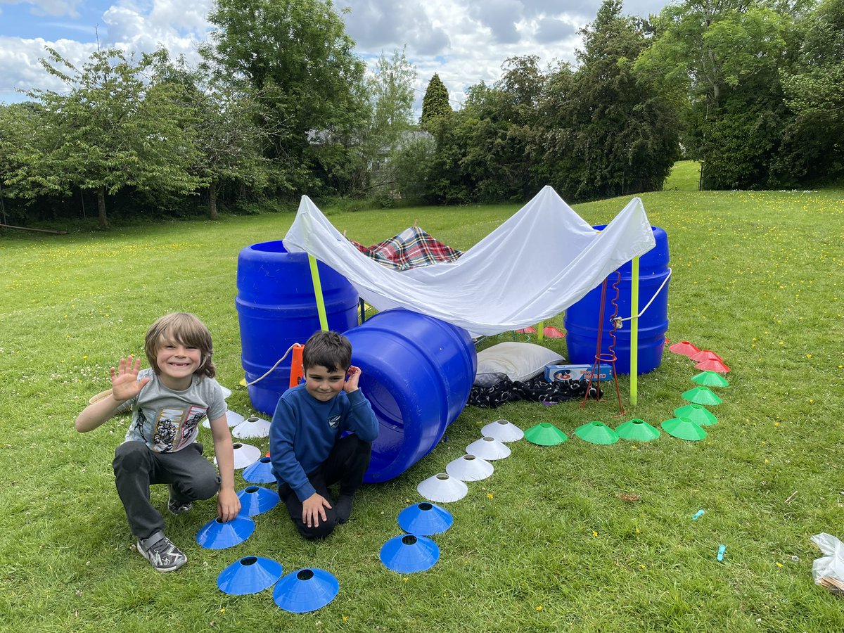 lussprimary's tweet photo. Great team work today making all our dens in the school grounds. Creative designs and cosy interiors 🏕 #DenDay https://t.co/byKwTrIDdk