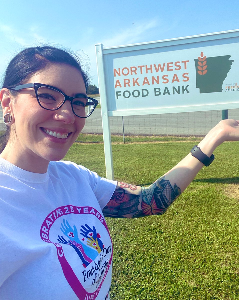theLovelyLisaB's tweet photo. Weโre getting started at the @nwafoodbank !!! Excited to help out in honor of Founderโs Day!
#NexstarNation #NexstarCares #ARnews #NWAnews #NWArk #AReats #Arkansas https://t.co/bVKF5qU2Wm