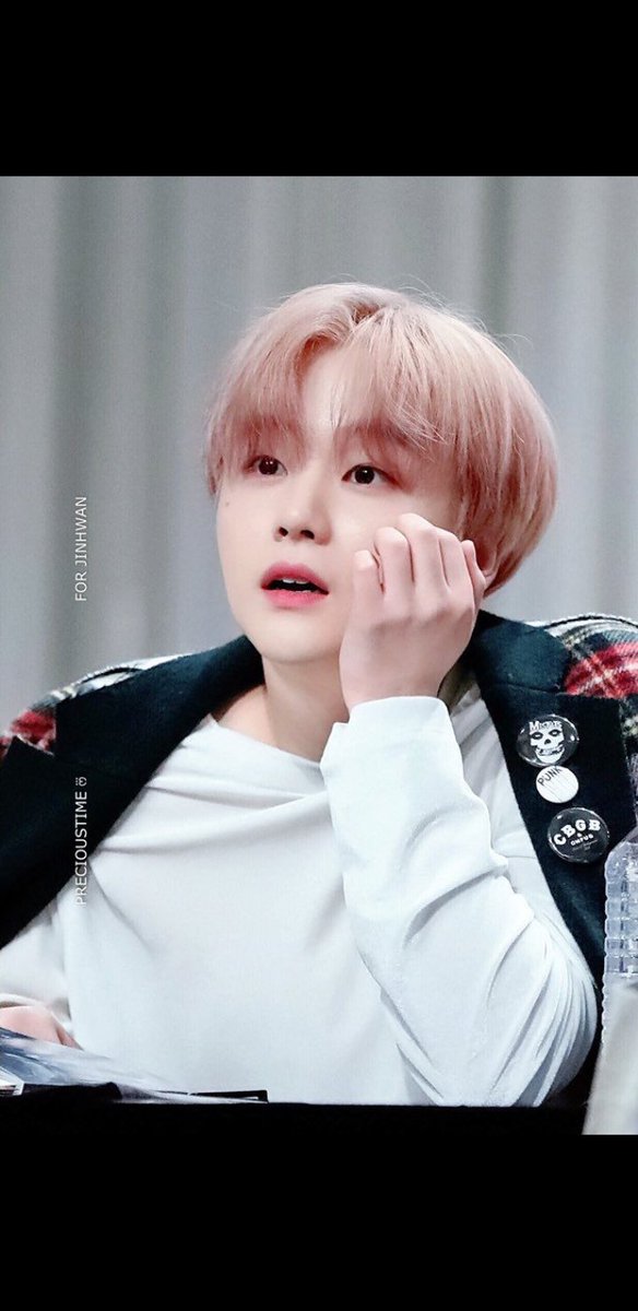 multipeaxh_uwu's tweet photo. This hayeon plus this jinhwan radiates cutie energy! https://t.co/VJzN7DMnRG