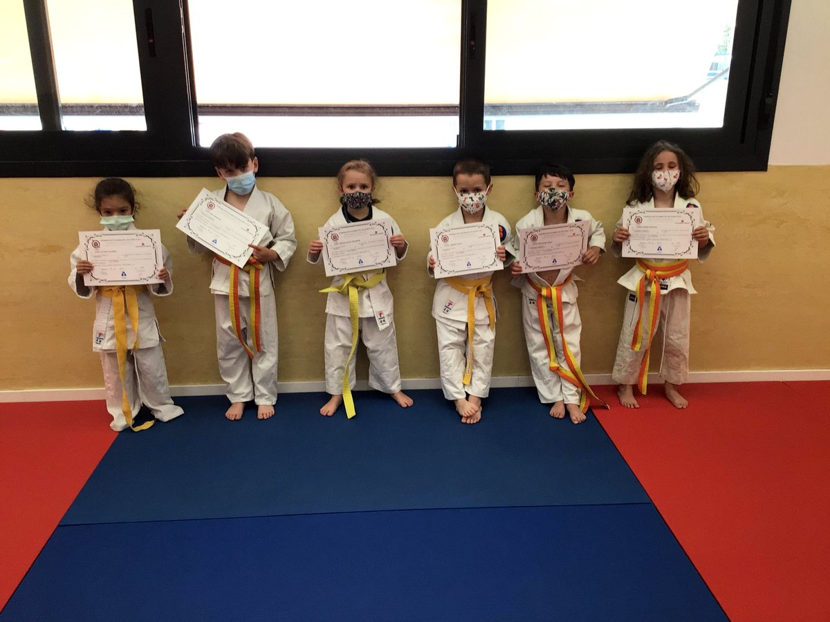 Nuestro #ClubDeportivo apuesta por la práctica deportiva de nuestros alumnos y alumnas, que acaban de recibir sus diplomas por parte de la Federación Madrileña de #Judo

Próximamente os presentaremos la propuesta de actividades Aquila para el curso 21-22. ¡Estad atentos!