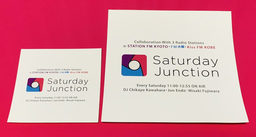 SaturdayJCT's tweet photo. 【6/19🎁 #サタジャン3】

／ 
「Saturday Junction」
オリジナルステッカーを今週も
大・小セットにして5名様に🙌
＼

✍️応募方法✍️

①HP「REQUEST&amp;MESSAGE」から
プレゼント応募を選んでメッセージ📩
https://t.co/qhT36wX7mg

②当アカウントをフォロー&amp;このツイートをRT

⏰6月19日12時55分締切⏰ https://t.co/X2Y82qpy4q