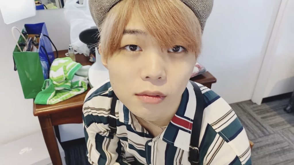 _n_d_k_dd's tweet image. なるきさんを見るあづくんが上目遣いで可愛いねおさんぽ組？？？？？？？
 #OSNP