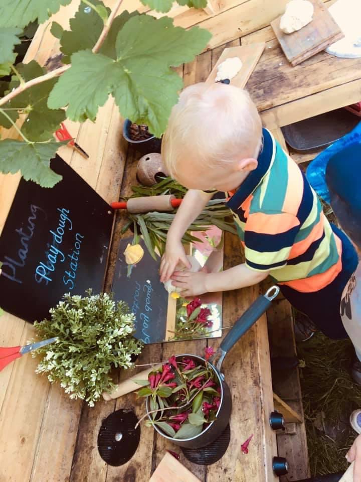 futureeinstein3's tweet photo. N A T U R A L  P L A Y D O U G H🌼

The children have loved exploring our play dough station adding flowers and loose parts to create different shapes and some even changing the colour of the play dough! 
.
.
.
.

#eyfs #earlyyears #leedsnursery #wakefieldnursery #playdough https://t.co/o0W0p8OTee