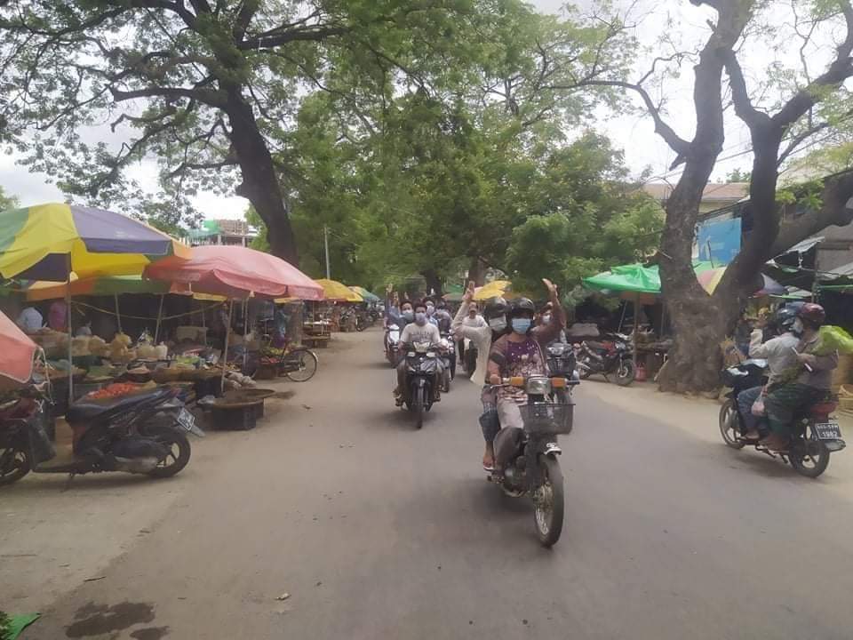 Anti-coup motorcycle strike in Sagaing's Monywa as a daily basic.  #June17Coup #MilkTeaAlliance #WhatsHappeningInMyanmar
