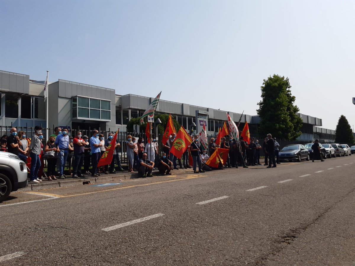 FIOM_Bergamo's tweet photo. 4 di sciopero con presidio alla Regal Beloit di #Ciserano
FIOM-CGIL Bergamo: “L’azienda riapra la trattativa sul premio di risultato” https://t.co/MTxzysVZJw