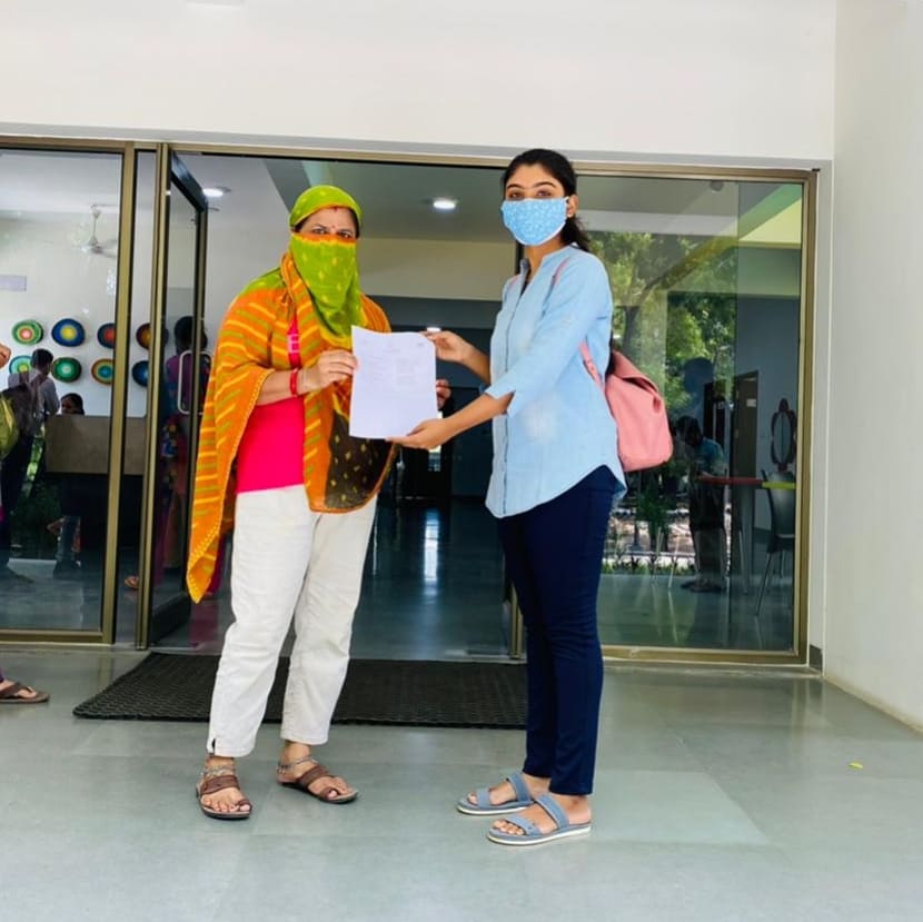 ourvadodara's tweet photo. Yukti Modi has paid the fees of 23 students so that they don't have to give up on their education due to non-payment of fees. After thorough checking, she paid a total of 80K. https://t.co/yNtMhwLlms