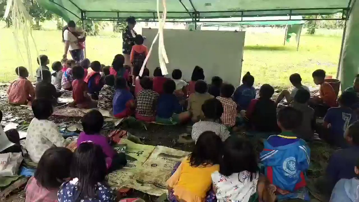 ChristinErigom's tweet photo. #June17Coup Kayah State

DISPLACED CHILDREN RECEIVING EDUCATION IN THE JUNGLE

UN office in Myanmar estimates over 10,000 displaced people in Kayah State. 

#WhatsHappeningInMyanmar https://t.co/1CONSRCJAa