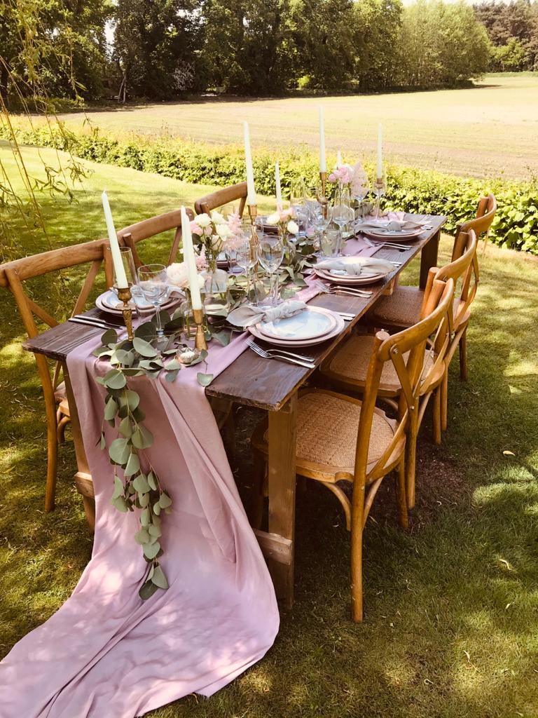 theloveshack_mw's tweet photo. This bride teamed up with some incredible suppliers to really transform the space to her own vision &amp; the results were breathtaking. The additional touches were really unique&amp; made the day so special, we loved seeing it all come together #loveshackknutsford #microwedding #elope https://t.co/YcBfaDDZ6w