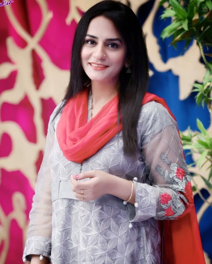 uffairaas's tweet photo. Clicks..📸 
Jewellry : @Jawahiraat_by_uffaira

#show_glimpse #clicks #host #guest #expert #style #uffaira #uffaira_anis_saad #host
 #pakistan_media #infotainment https://t.co/oRips7csyx