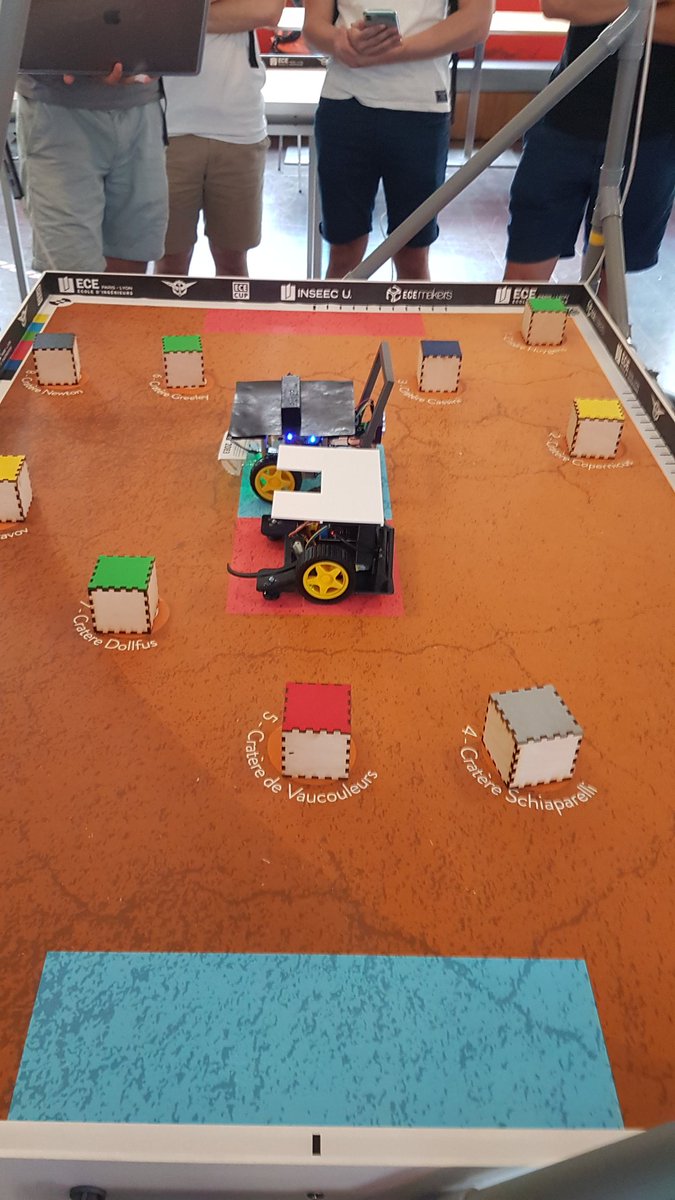 La compétition #robotique  #ececup est bien lancée allez les squads! @IngenieursECE