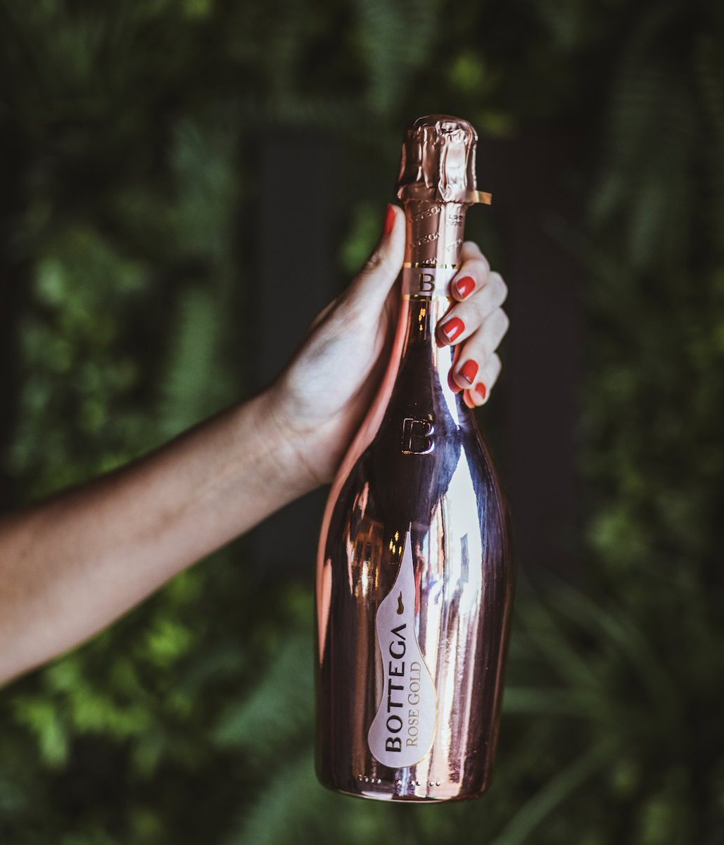 SolitaYork's tweet photo. Not a football fan? We’ve got you covered😉

With bottles of prosecco for just £17 and offers on pornstar martinis, we’ll be sure that you enjoy yourself with not a football insight🍾

Who do you know who’d prefer to have a tipple than watch the #Euros? Reply below👇

#York https://t.co/BgOWBGKAlr