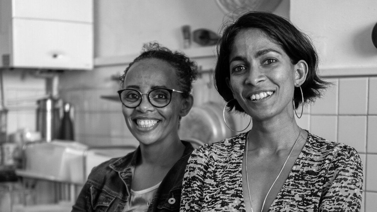 Retour d’un festival solidaire et gourmand, le @RefugeeFood pour la journée mondiale des réfugiés. L'occasion de s'inviter à Marseille, dans la cuisine de Zuri Camille de Souza, qui reçoit sa consoeur éthiopienne Tina Demeke Eneyew pour un menu à 4 mains
👉bit.ly/3xugpRm