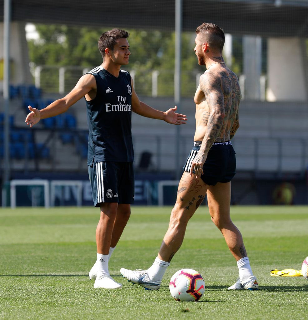 sergio_regui's tweet photo. Los niños de La Fábrica hemos crecido viéndote jugar y soñando con poder compartir vestuario contigo algún día. Yo tuve la suerte de lograrlo y comprobar lo que eres como futbolista, capitán y líder.
Muchas gracias por todo lo que has hecho por el Real Madrid. Leyenda Blanca. https://t.co/4JKVhgPQP2