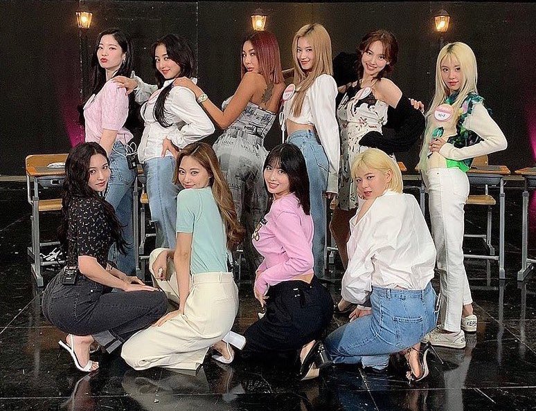 myomyoui's tweet photo. It was our honor to be invited to Jessi eonni’s Showterview. I’ve been always a fan of her show, since it’s really fresh and fun to watch. We were having a blast and learn a new pose from her. Well, I’m rocking it. 🤭 https://t.co/fl8kufrYVz
