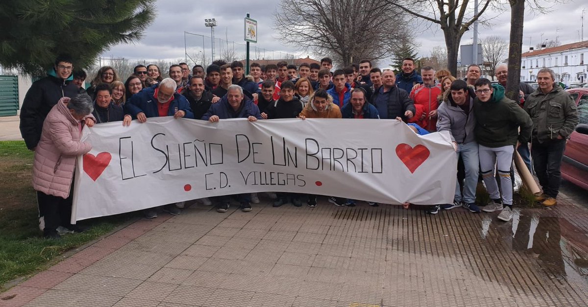 Loopeez002's tweet photo. Ultimo partido como juvenil con mi gran familia y cumpliendo un gran sueño
VAMOS A POR TODAS!!!!!
🐯🔴🔴⚪🔴🔴🐯
La ribera
19:00
Villegas 
    Vs
UDL https://t.co/dMHyv330Uw