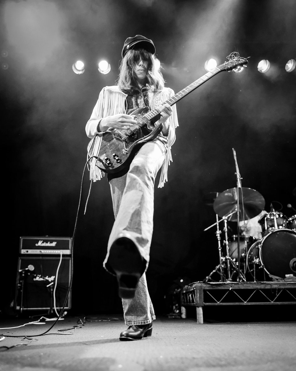 I *think* Large Mirage have the occasional song buried in there among the wildly widdly soloing, but these are less songs than vehicles for moods. This isn’t a set where you get what you want, it’s a set where you - and they - get carried away. #livemusic