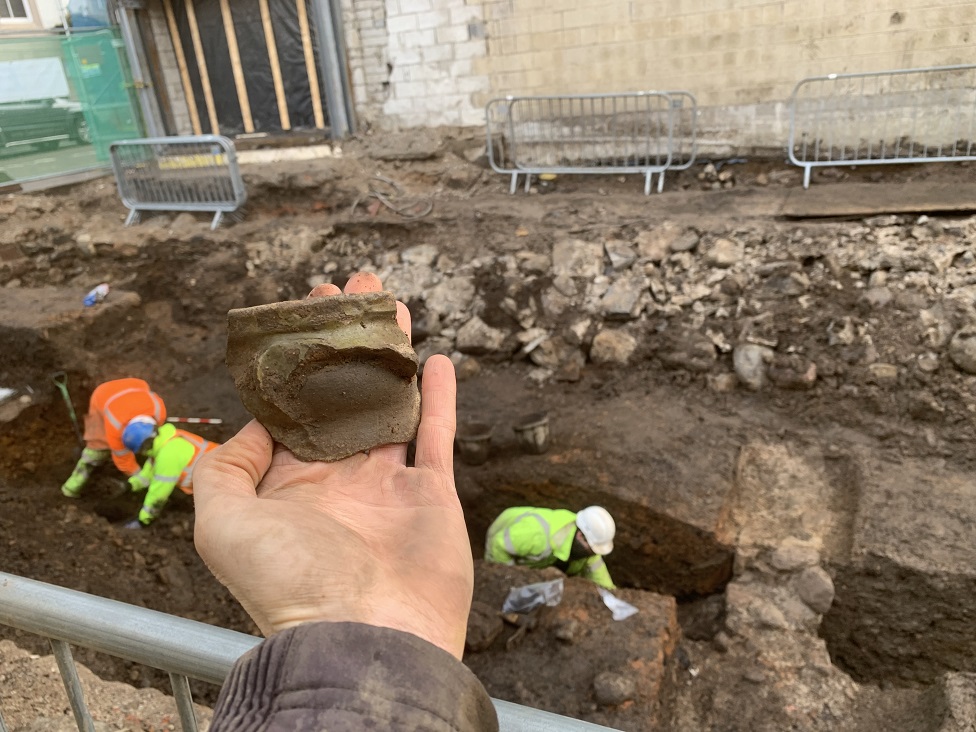 Construction work has uncovered significant archaeological remains in the heart of a medieval town that once stood in Inverness.

bbc.in/3vy8u4f