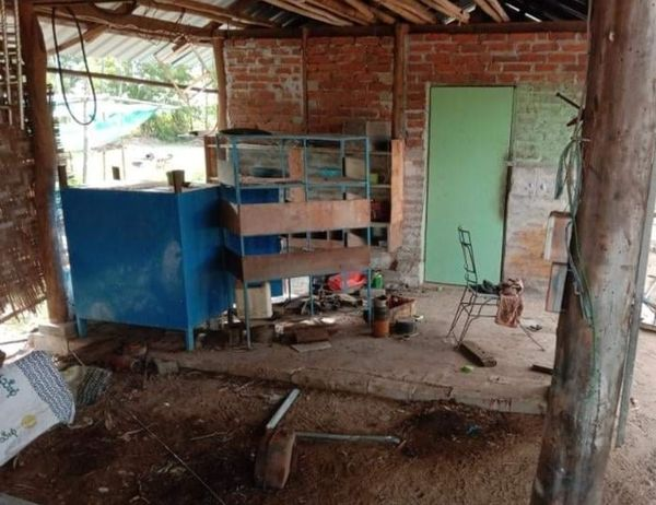 sfys_nn's tweet photo. 1/2
On June 17 around 2:15pm, Junta terrorists raided #TaeSu village,InTite Gyi village group, KhinU Township, Sagaing Region. "They abduct a drunk villager and ordered him to show around the houses on the list that their military informant gave them" said a villager.
#June17Coup https://t.co/KBROiefxr0