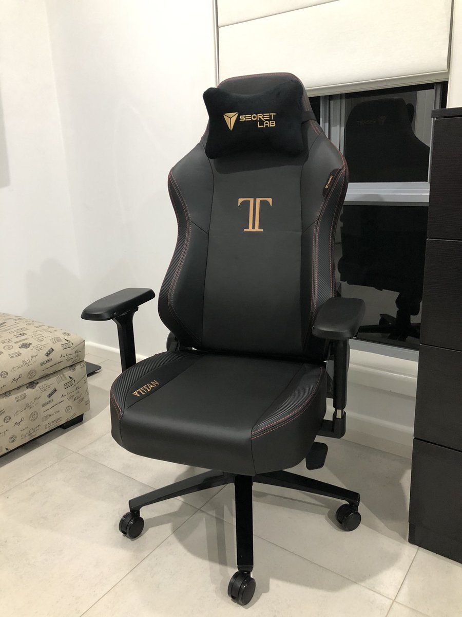 KevinIshac's tweet photo. It's been a long time coming!! Finally got one! #secretlab 
@secretlabchairs https://t.co/cPBSl7BalD