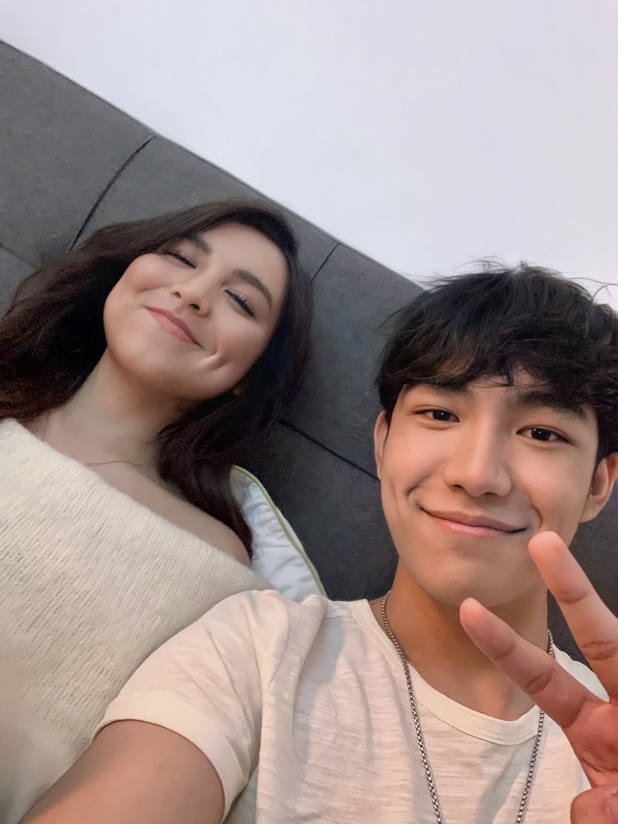 TeamKyRrenOfc's tweet photo. Ito na mga pogsss, Maggglow up na din Opisyal nyo HAHHAHAHAHA, thank you for spoiling us @mca_music willing to wait for more unseen photos hihihi 💚💛

@Espanto2001 @2002kyline
#DarrenTamaNaMV #DarrenEspanto #KylineAlcantara #KYRREN https://t.co/opKOVzLqbk