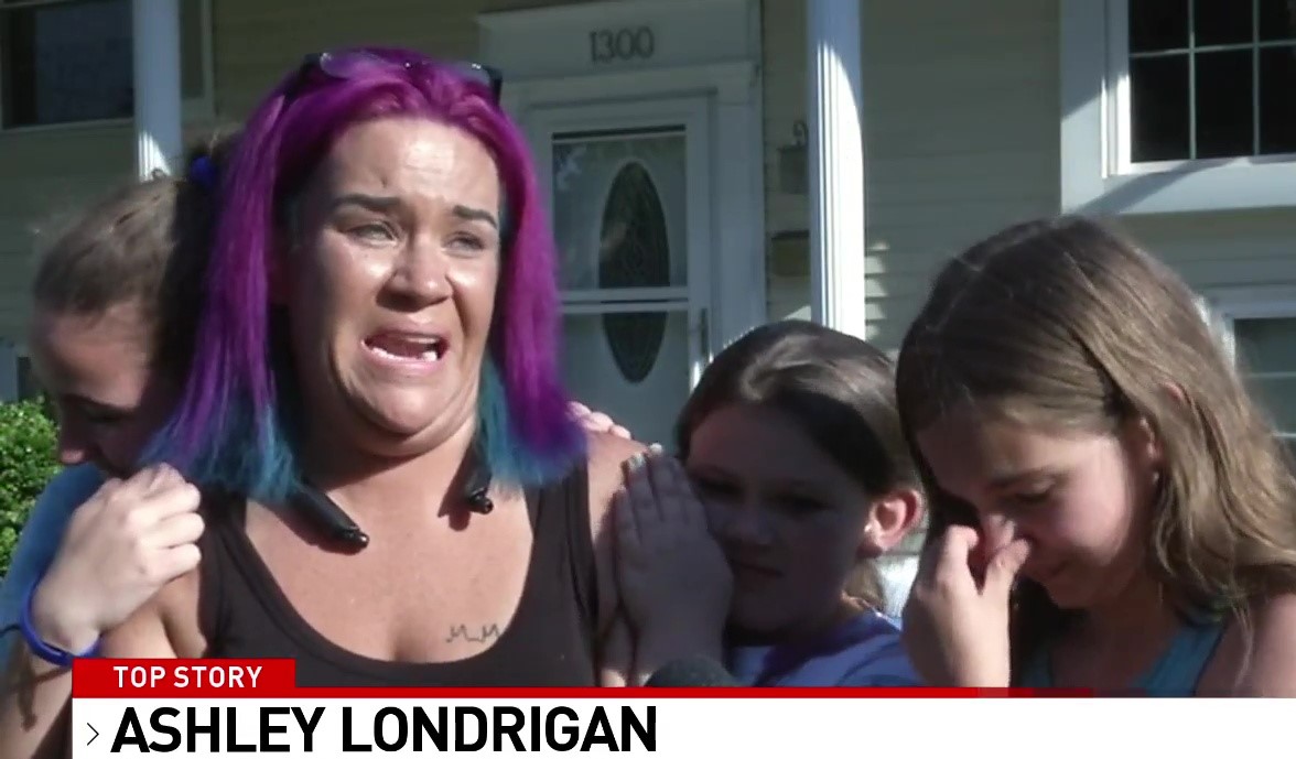 News4SA's tweet photo. A family is heartbroken after their dog got out and was later found covered in spray paint. He was only gone 20 minutes.

"We found him on the corner locked in a position. His eyes spray painted shut, his ears, his mouth, and his entire body." https://t.co/deRB06RQ6N https://t.co/Edsbyi2E2p