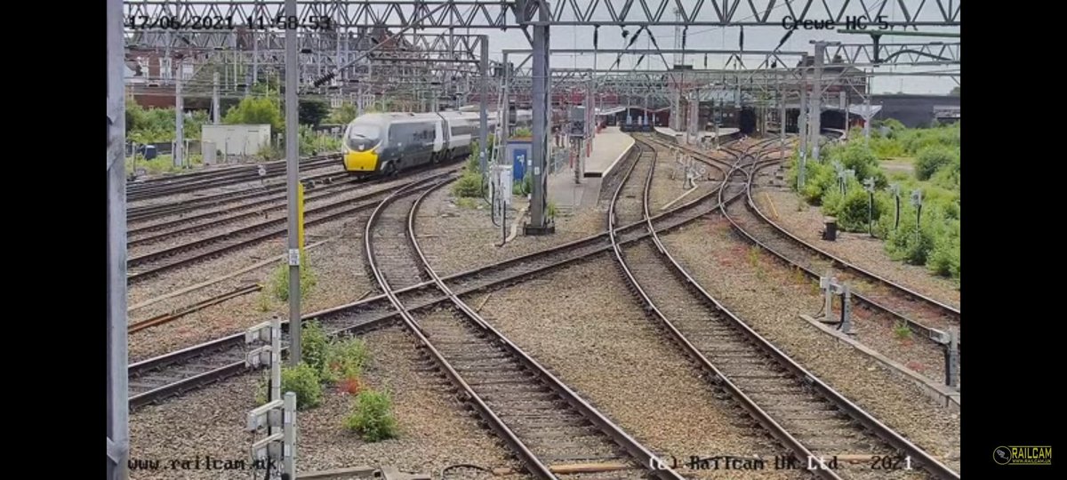 CjTrains's tweet photo. @railcamlive Caught the Revord 390! On #Crewe5! @geofftech @AvantiWestCoast https://t.co/deP8OXWWwQ