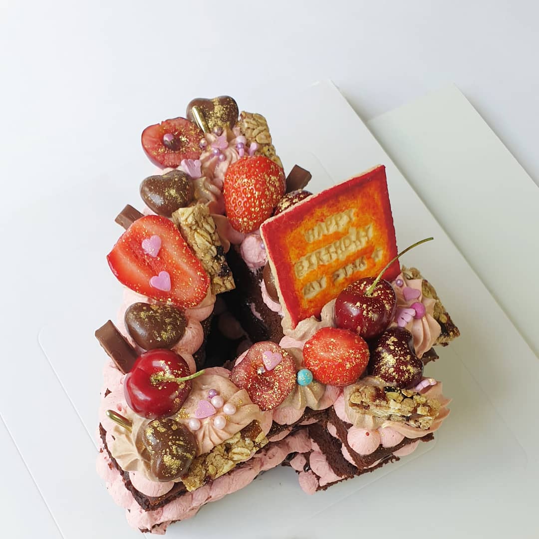 Ohng_co's tweet photo. Four chocolatey hearty cheers 🥳🥳🥳 to the most wonderful little girl.
Chocolate number cake with layers of ermine frosting, topped with fruits, cereal bars and chocolates.
Order: https://t.co/0D3McM0kqo
PS: we are so glad "cerise" are back in season. 🍒🍒🍒
#OhNG #NumberCake https://t.co/Jcwk9qaZ5f