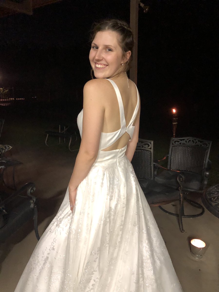 Our glowing bride. 🥰