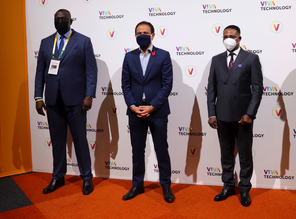 cedric_o's tweet photo. #VivaTech Jour 2 !
Début de cette 2ème journée avec mes homologues congolais 🇨🇩@kolongele et @UKibassa pour renforcer la coopération entre nos écosystèmes technologiques. https://t.co/zXcI1jLDIw